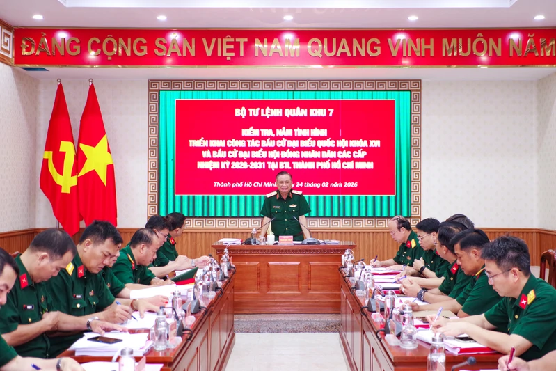 Thiếu tướng Trần Chí Tâm kiểm tra công tác chuẩn bị bầu cử Đại biểu Quốc hội khóa XVI và bầu cử Đại biểu Hội đồng Nhân dân các cấp tại Bộ Tư lệnh TP. Hồ Chí Minh