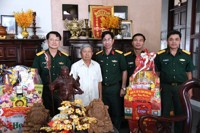 Đảng ủy Quân sự tỉnh Tây Ninh thăm, chúc Tết các Anh hùng LLVT nhân dân