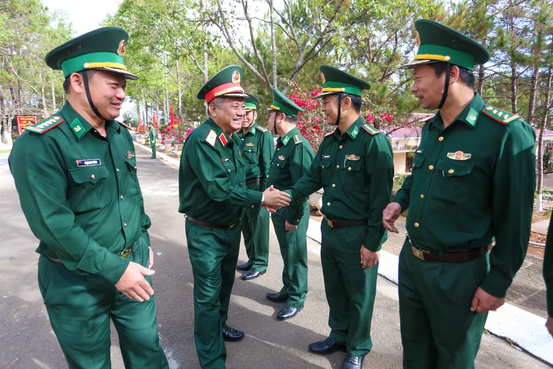 Thiếu tướng Trần Chí Tâm, Phó Chính ủy Quân khu 7 thăm, chúc Tết các đơn vị thuộc Bộ CHQS tỉnh Lâm Đồng