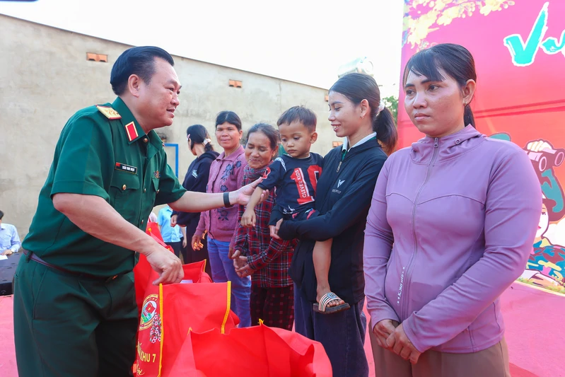 Chương trình vui Xuân đón Tết quân dân với đồng bào các dân tộc tại tỉnh Đồng Nai