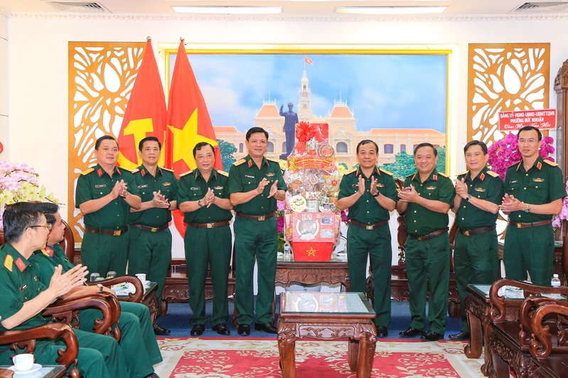 Thượng tướng Nguyễn Trường Thắng thăm, chúc Tết Bộ Tư lệnh Thành phố Hồ Chí Minh