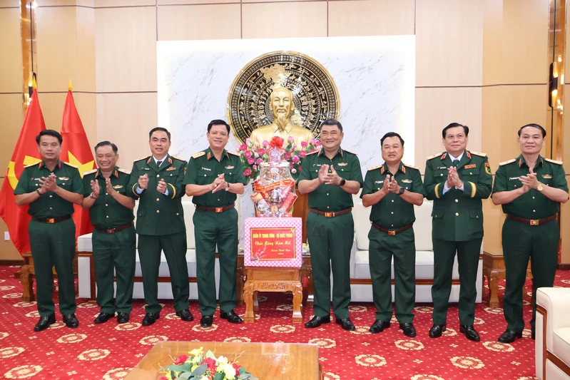 Thượng tướng Nguyễn Trường Thắng, Thứ trưởng Bộ Quốc phòng thăm, chúc Tết Quân khu 7