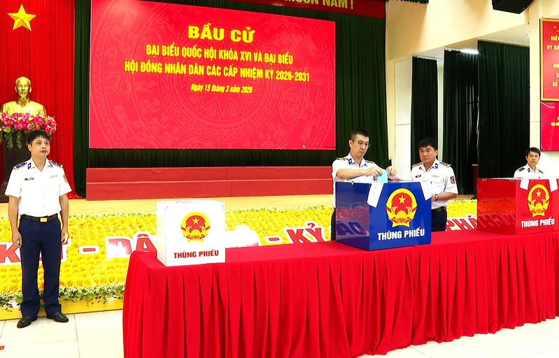 Cán bộ, chiến sĩ Vùng Cảnh sát biển 3 bầu cử Đại biểu Quốc hội khóa XVI và Đại biểu Hội đồng nhân dân các cấp nhiệm kỳ 2026 - 2031