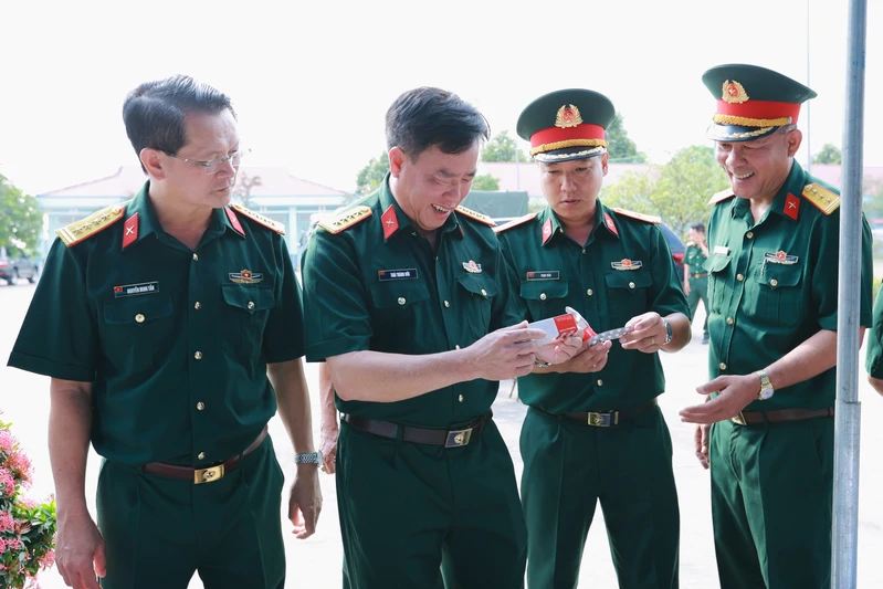 Ban Chỉ đạo 515 Quân khu 7 thăm, động viên cán bộ, chiến sĩ Đội K73
