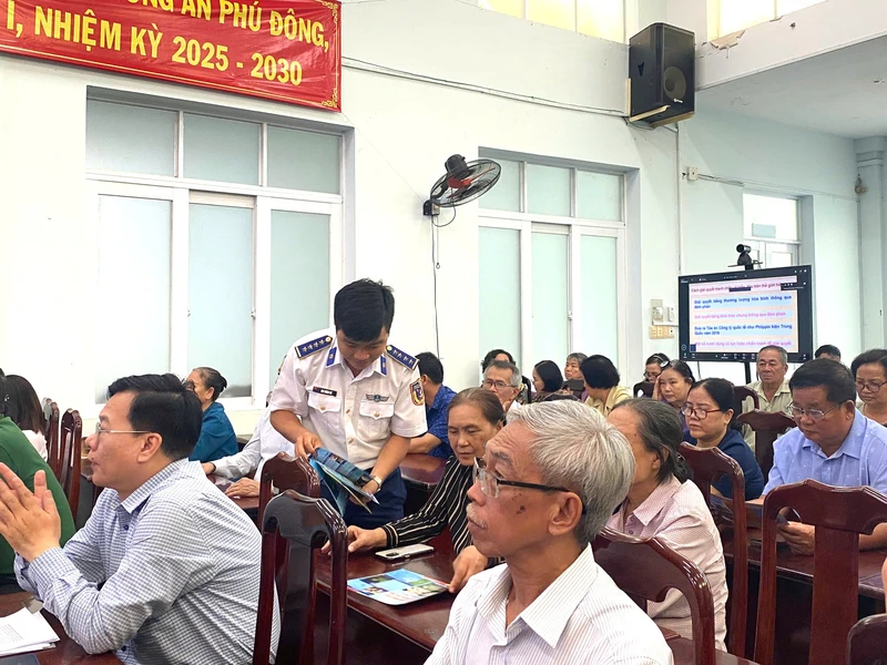 Bộ Tư lệnh Vùng Cảnh sát biển 3 tuyên truyền biển, đảo trên địa bàn TP Hồ Chí Minh 