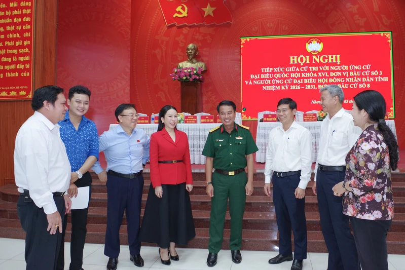 Đại tá Nguyễn Tấn Linh, Phó Tư lệnh Quân khu tiếp xúc cử tri tại tỉnh Đồng Nai