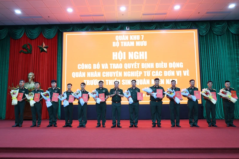 Bộ Tham mưu Quân khu 7 điều động 46 quân nhân chuyên nghiệp về Trường Thiếu sinh quân Miền Nam