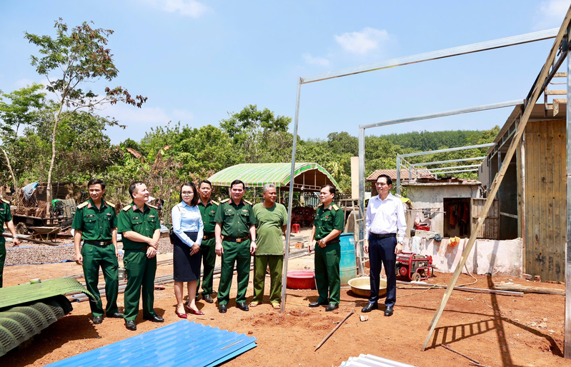 Nghĩa tình quân – dân trong hoạn nạn