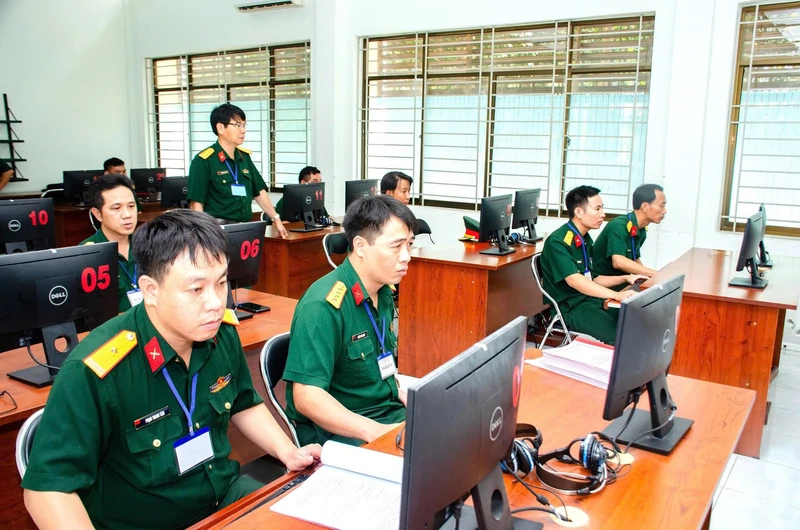 Đẩy mạnh chuyển đổi số, xây dựng “Nhà trường thông minh”