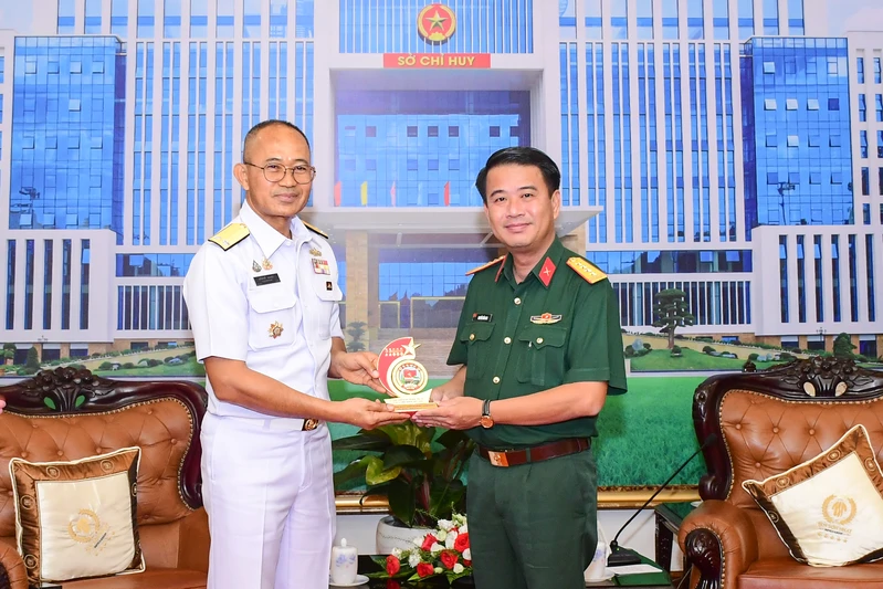 Bộ Tư lệnh Quân khu 7 tiếp Đoàn chỉ huy, thủy thủ tàu Hải quân Thái Lan