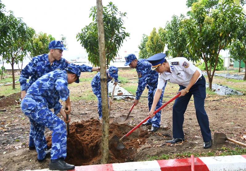 Bộ Tư lệnh Vùng Cảnh sát biển 3 phát động trồng cây “Đời đời nhớ ơn Bác Hồ”
