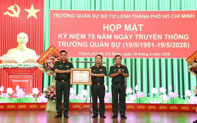Trường Quân sự Thành phố Hồ Chí Minh họp mặt kỷ niệm 75 năm ngày truyền thống