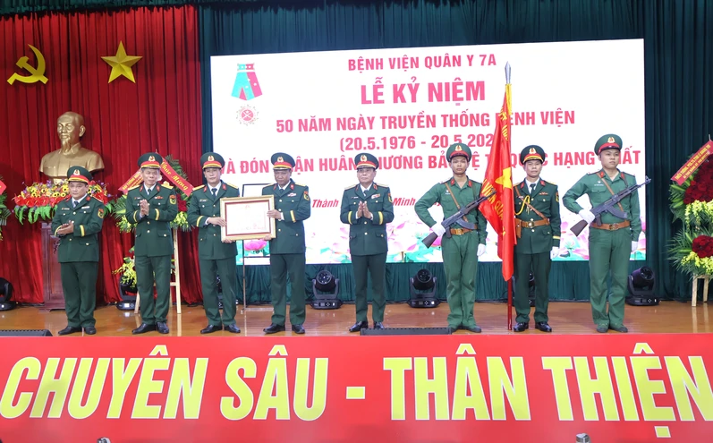 Bệnh viện Quân y 7A kỷ niệm 50 năm thành lập và đón nhận Huân chương Bảo vệ Tổ quốc hạng Nhất