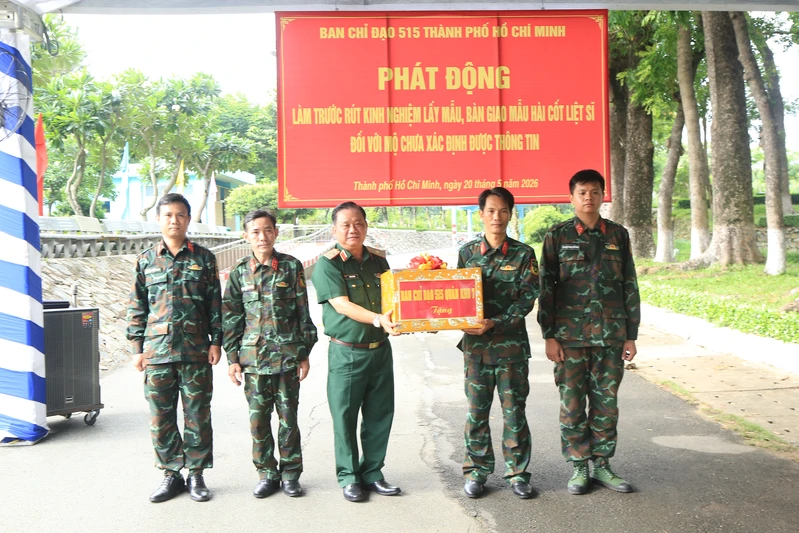 Ban Chỉ đạo 515 Thành phố Hồ Chí Minh tổ chức lấy mẫu sinh phẩm hài cốt liệt sĩ