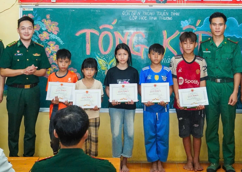 Đồn Biên phòng Tuyên Bình tổng kết “Lớp học tình thương” năm học 2025 – 2026