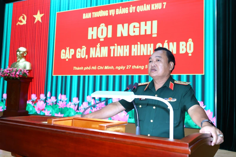 Ban Thường vụ Đảng ủy Quân khu 7 gặp gỡ, nắm tình hình cán bộ 