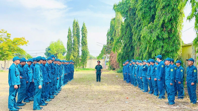 Ban CHQS xã Phú Hòa Đông khai mạc huấn luyện dân quân cơ động