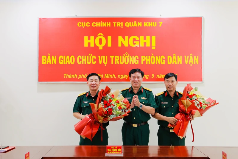 Bàn giao chức vụ Trưởng phòng Dân vận, Cục Chính trị Quân khu 7
