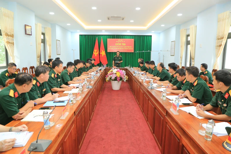 Quân khu 7 kiểm tra công tác chuẩn bị diễn tập động viên năm 2026 của Lữ đoàn 75