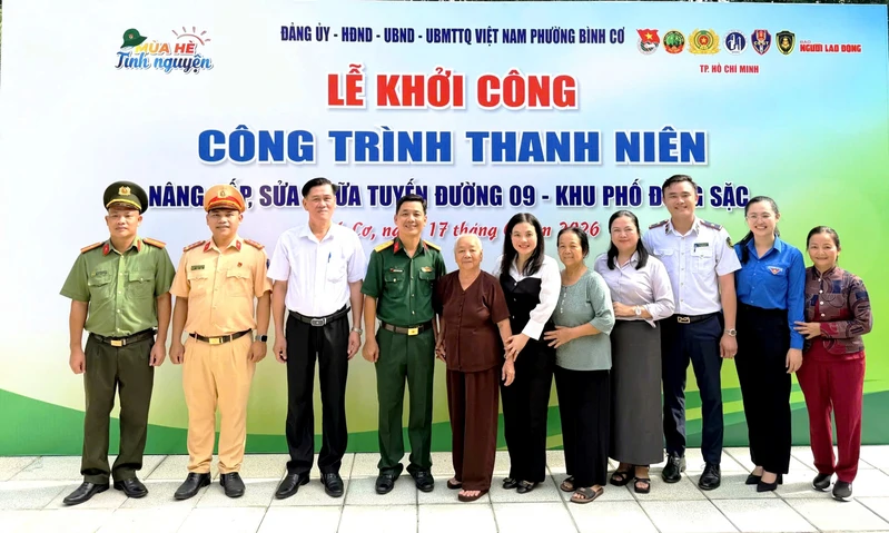 Trung đoàn Gia Định tham gia khởi công công trình thanh niên

