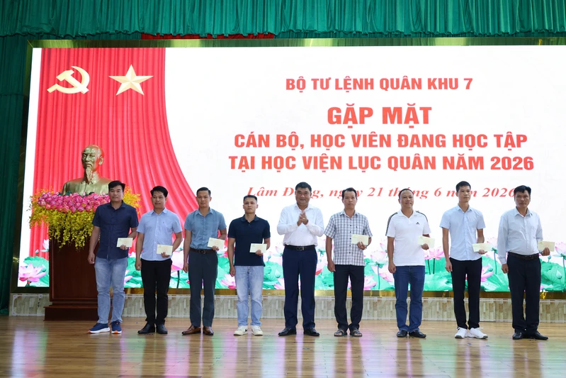 Tư lệnh Quân khu 7 thăm, động viên, giao nhiệm vụ cho cán bộ đang học tập tại Học viện Lục quân
