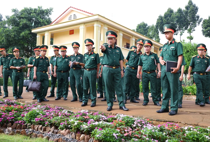 Tư lệnh Quân khu kiểm tra công tác chuẩn bị tham gia Hội thi “Doanh trại chính quy, xanh, sạch, đẹp” tại Trung đoàn 88