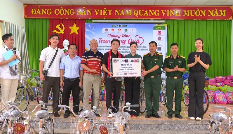 Gần 670 triệu đồng được huy động trong chương trình thiện nguyện "Hướng về đồng bào"