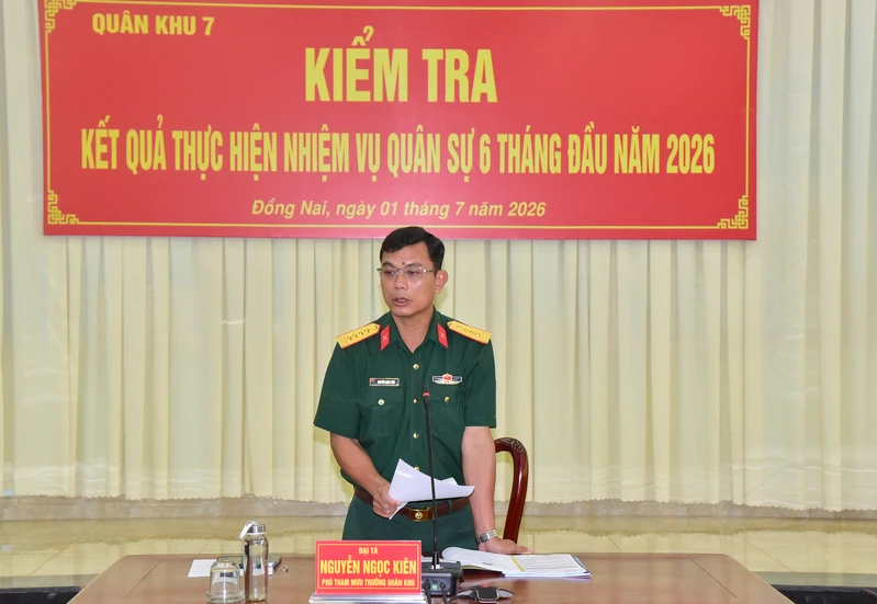 Quân khu kiểm tra kết quả thực hiện nhiệm vụ quân sự 6 tháng đầu tại Sư đoàn 302
