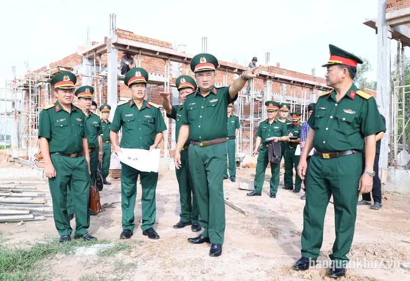 Trung tướng Lê Xuân Thế kiểm tra tiến độ xây dựng các chốt bảo vệ Trường bắn Quốc gia khu vực 3