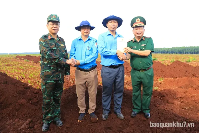 Ban Chỉ đạo Quân khu 7 thăm, động viên Đội K72 làm nhiệm vụ tìm kiếm hài cốt liệt sĩ