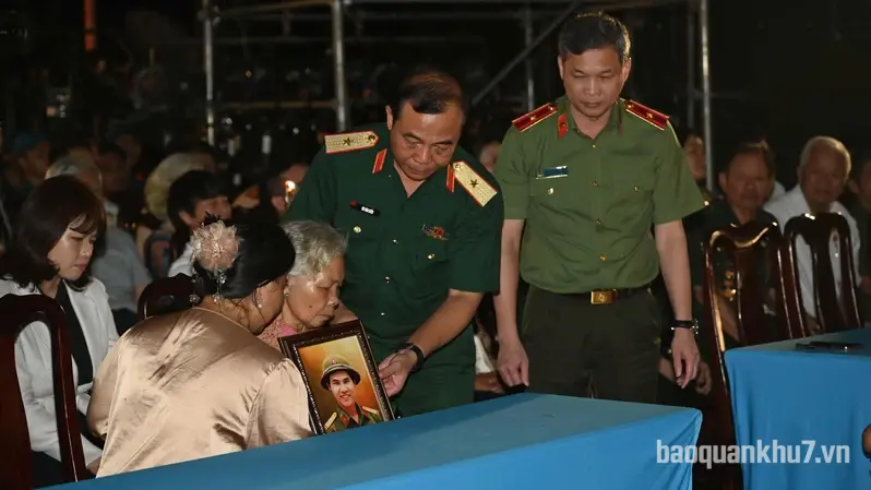 Xúc động tại tọa đàm - cầu truyền hình “Tìm lại tên Anh”