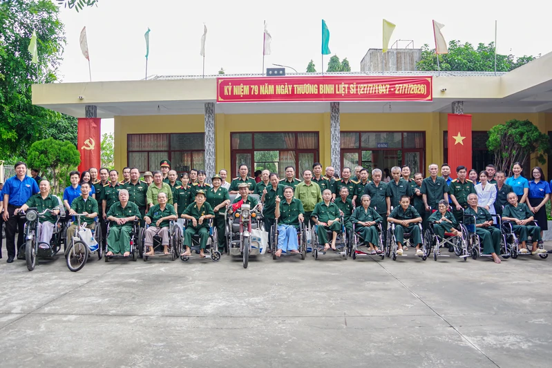 Quân khu 7 tổ chức các hoạt động “Đền ơn đáp nghĩa” trên địa bàn thành phố Hồ Chí Minh