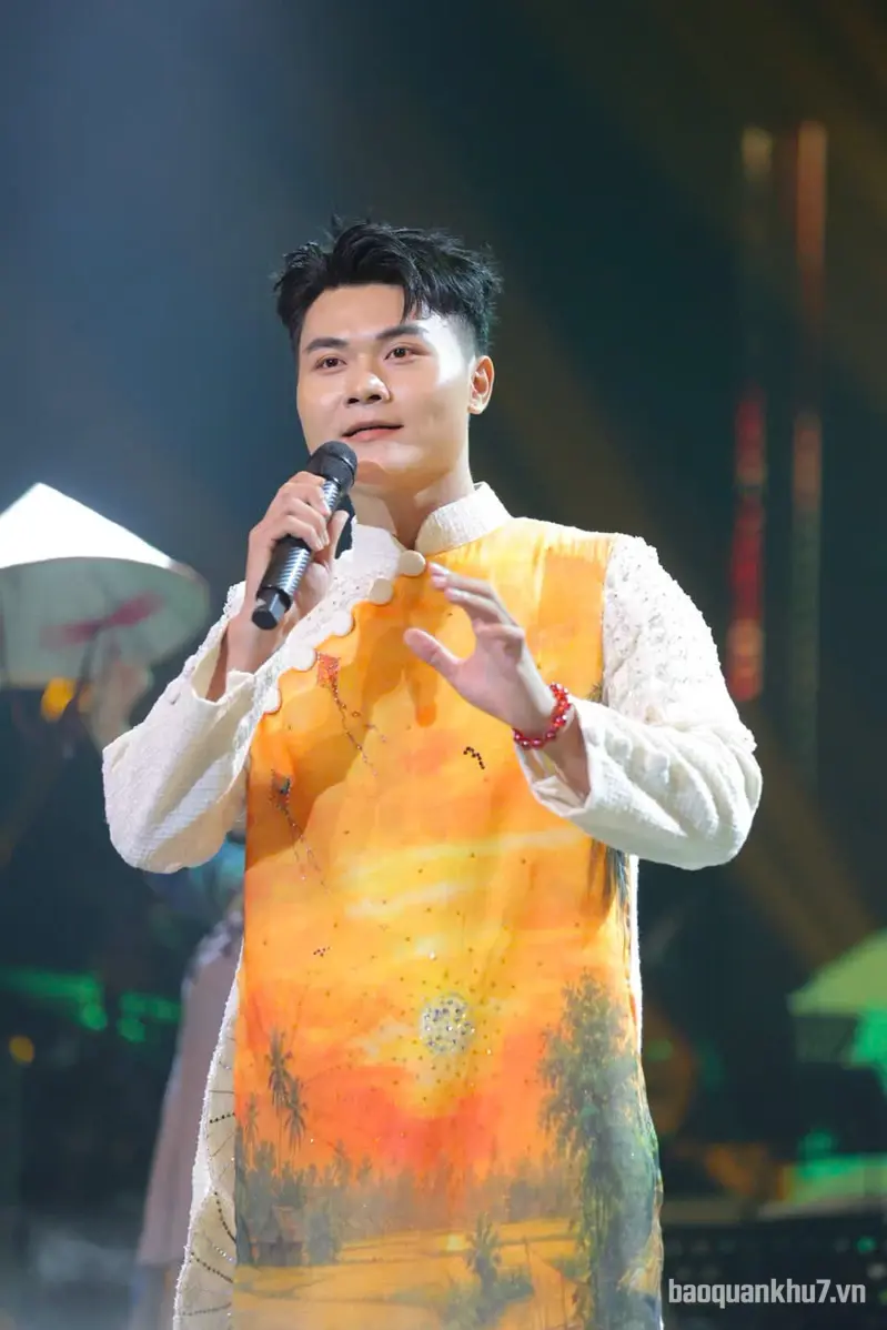 Thượng úy QNCN Đinh Tấn Nhựt: Lan tỏa tình yêu quê hương qua tiếng hát Bolero