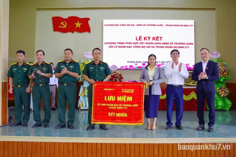 Trung đoàn 271 tổ chức về nguồn tri ân các anh hùng liệt sĩ tại tỉnh Lâm Đồng