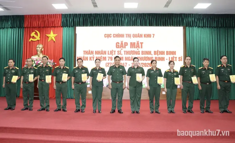 Cục Chính trị Quân khu 7 gặp mặt thân nhân liệt sĩ, thương binh, bệnh binh