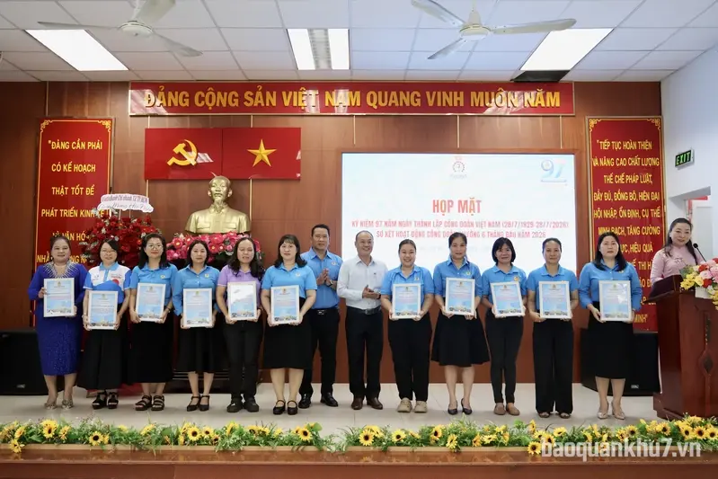 Công đoàn phường Tân Sơn Hòa gặp mặt kỷ niệm 97 năm ngày Công đoàn Việt Nam 
