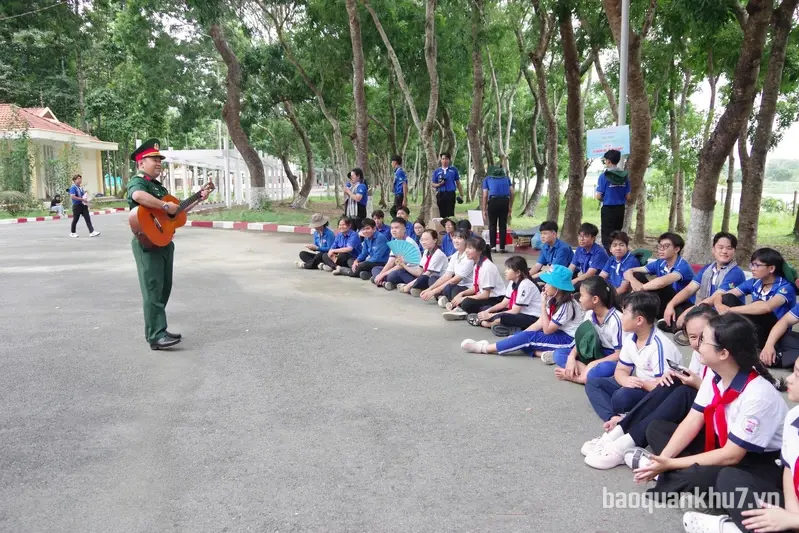 Trải nghiệm một ngày làm chiến sĩ Quân đội Nhân dân Việt Nam