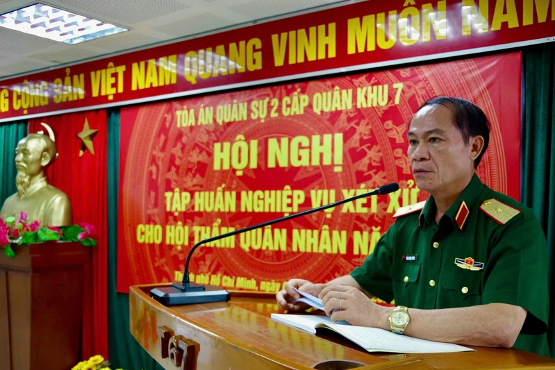 Tòa án Quân sự 2 cấp Quân khu 7 tập huấn nghiệp vụ xét xử cho Hội thẩm quân nhân 
