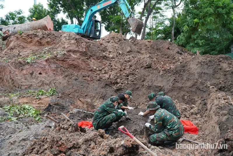 Quân khu 7: Tìm thấy thêm 11 hài cốt liệt sĩ tại công viên Lê Thị Riêng
