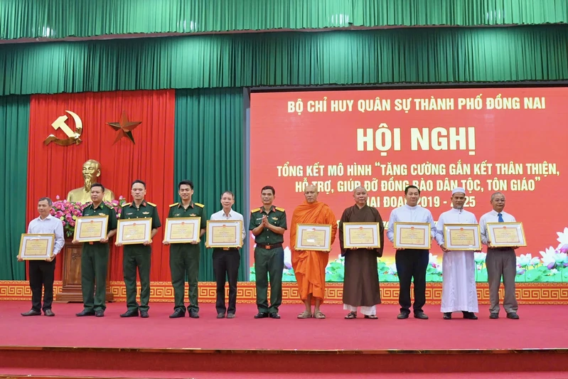 Bộ CHQS thành phố Đồng Nai tổng kết mô hình “Tăng cường gắn kết thân thiện, hỗ trợ, giúp đỡ đồng bào dân tộc, tôn giáo” giai đoạn 2019 - 2025