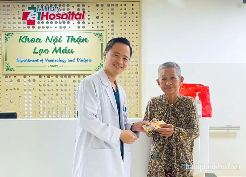 Thiếu tá, bác sĩ Hồ Thế Công: Bình tĩnh trước ranh giới sinh tử của bệnh nhân