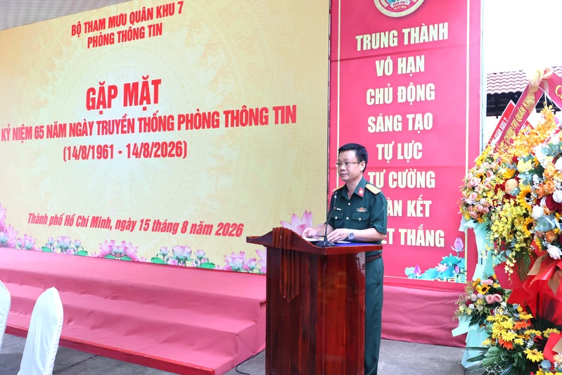 Phòng Thông tin Quân khu gặp mặt nhân kỷ niệm 65 năm Ngày truyền thống