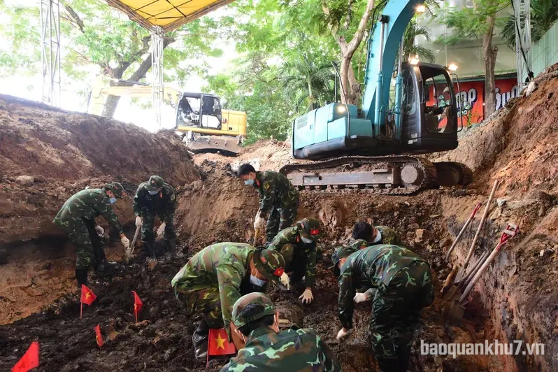 Tìm thấy thêm 24 hài cốt liệt sĩ tại công viên Lê Thị Riêng trong ngày 16/8

