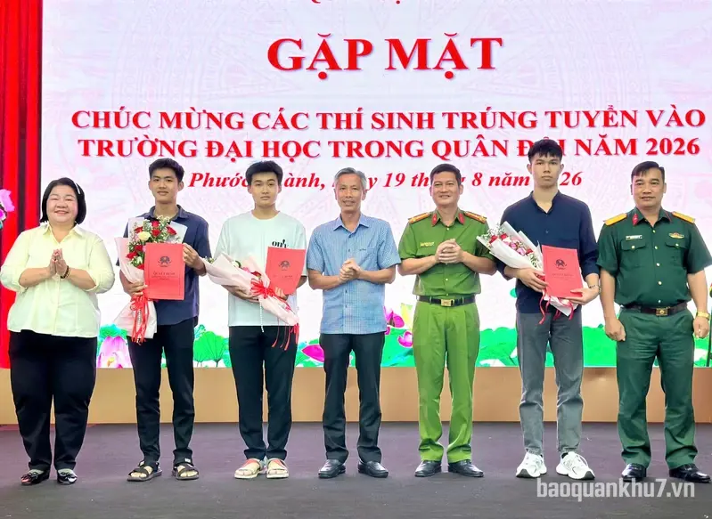 Xã Phước Thành gặp mặt, chúc mừng thí sinh trúng tuyển vào các học viện, nhà trường Quân đội năm 2026