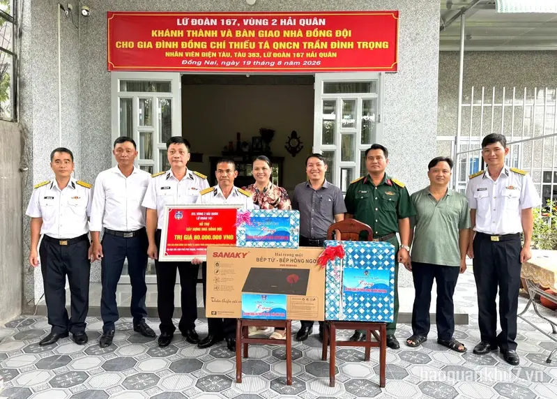 Lữ đoàn 167 bàn giao “Nhà đồng đội” cho quân nhân có hoàn cảnh khó khăn