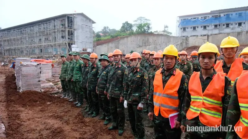 Lữ đoàn 25 góp sức xây dựng trường học nội trú tại tỉnh Lâm Đồng