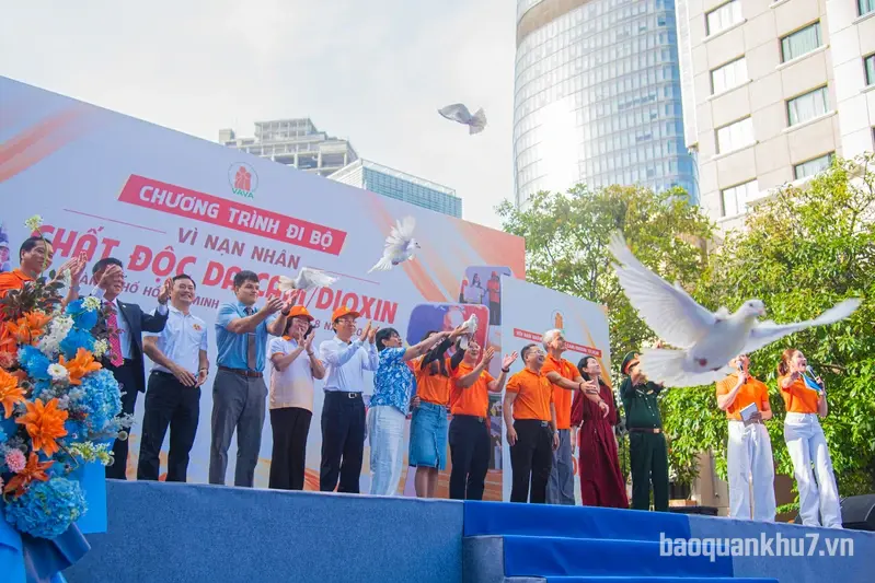 TP. Hồ Chí Minh: Hơn 5.000 người đi bộ đồng hành "Vì nạn nhân chất độc da cam"