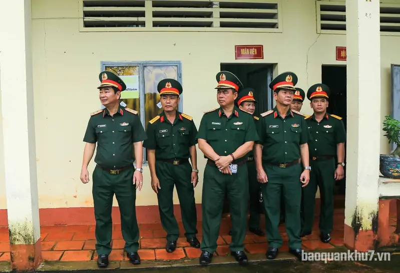Trung tướng Trương Mạnh Dũng kiểm tra công tác sẵn sàng chiến đấu tại Đoàn Kinh tế - Quốc phòng 778