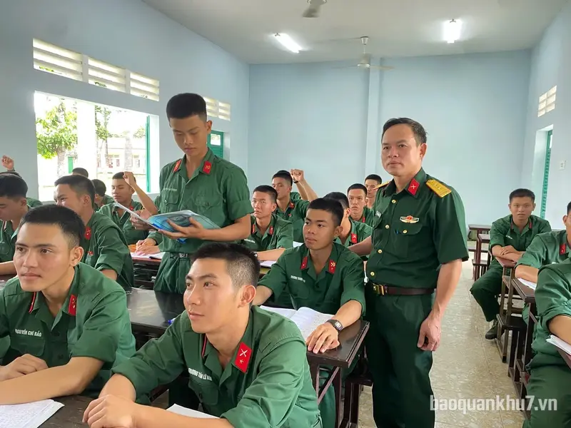 Trung tá Nguyễn Đăng Đỏ: Tận tâm với nghề giáo, trách nhiệm với học viên