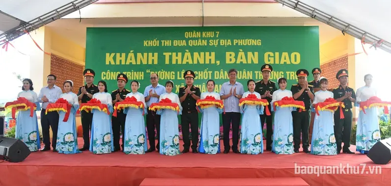 Trung tướng Trần Vinh Ngọc dự khánh thành công trình đường lên Chốt dân quân thường trực biên giới xã Thuận An